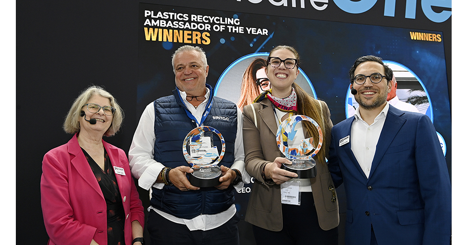 Este ano, o pr�mio �Embaixador da Reciclagem de Pl�sticos� foi entregue a Vicente Olmos Jorge, CEO e fundador da Sintac Recycling, e a Erica Canaia...