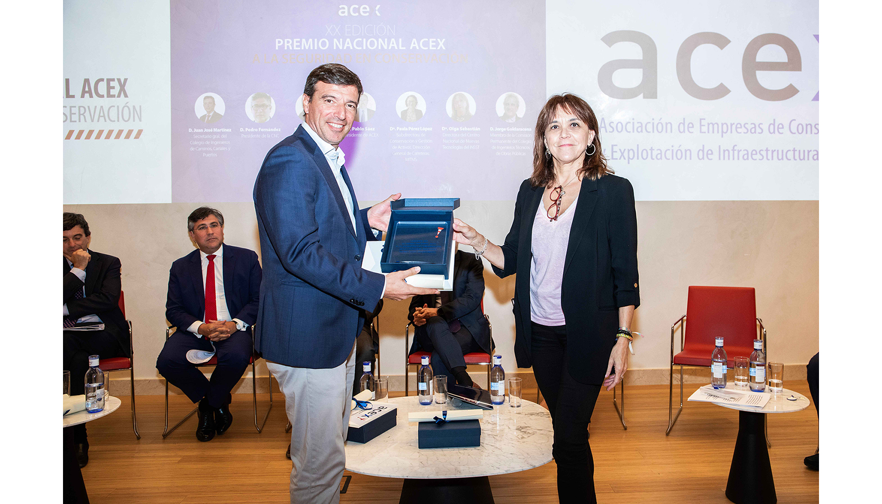 Jordi Mayals (Pavasal) recibe el Premios Nacional Acex de manos de Olga Sebastin, directora del Centro Nacional de Nuevas Tecnologas (INSST)...