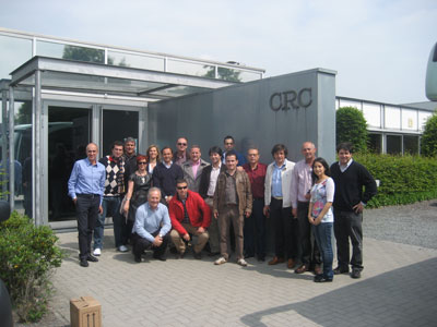 Los distribuidores y delegados comerciales de CRC, ante las oficinas de la marca en Blgica