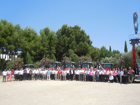 Picture of family of dealers Massey Ferguson held the Cigarral de las Mercedes (Toledo)