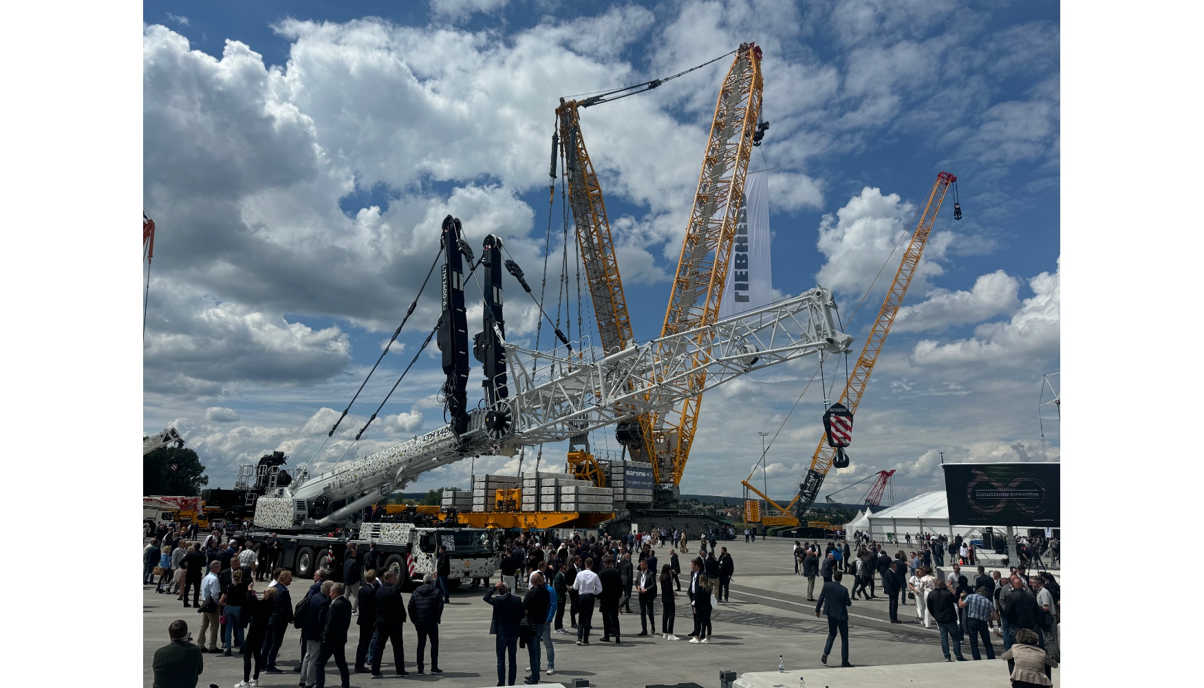 Cerca de 3.000 profissionais de todo o mundo responderam ao convite da Liebherr