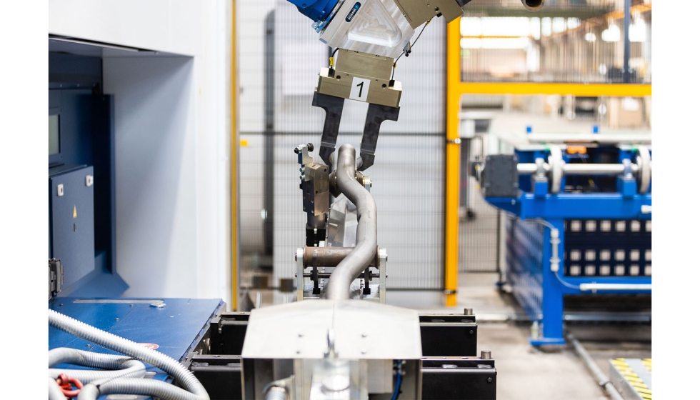 Las instalaciones del conjunto de mquinas funcionan automticamente mediante un sistema robot que transporta las piezas automticamente de un paso...