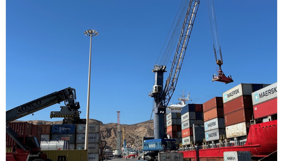 Foto de El Puerto de Almera optimizar el uso de energa y mejorar la iluminacin en el Muelle de Poniente
