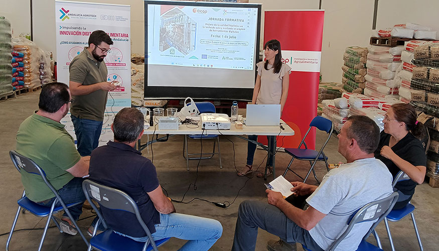 Imagen 4. Talleres de formaci�n impartidos por CICAP en la provincia de Huelva. Formaci�n de Aracena (izquierda) y Cala (derecha)...