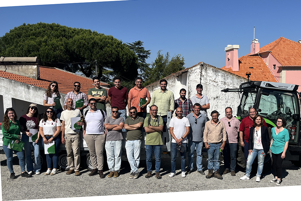 Foto de Universidade de vora forma 18 agricultores e tcnicos em agricultura de preciso