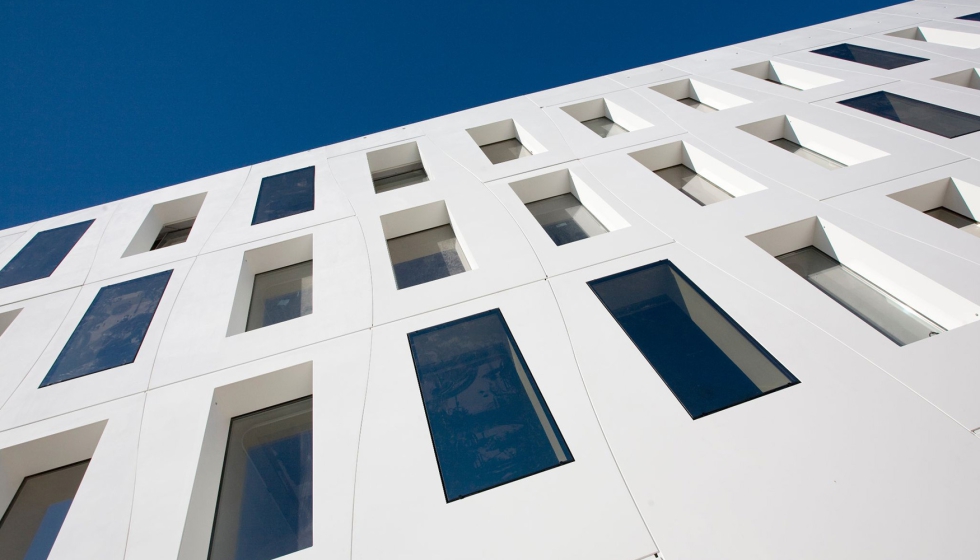 Proyecto con fachada en 'Corian Solid Surface'