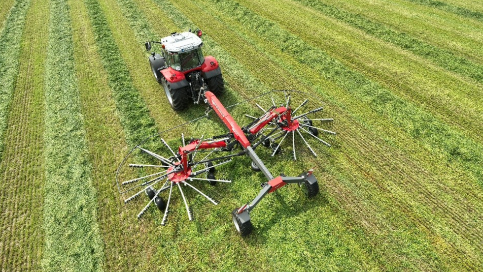 Foto de Massey Ferguson: 6 nuevos rastrillos de hilerado central de doble rotor