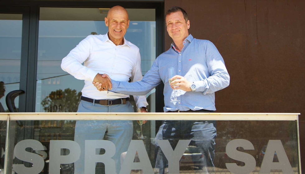 Jrg Vogelsang (izq.), nuevo CEO de Novasol Spray, S.A., y Ramon Ferrer, CEO saliente