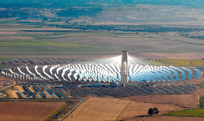 Las centrales solares termoelctricas permiten acumular la energa en forma trmica durante horas