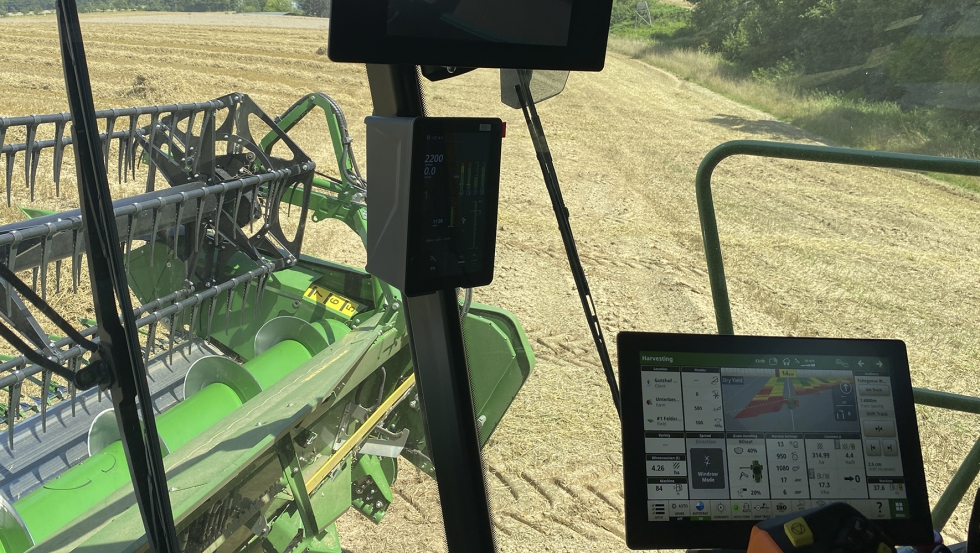 Puesto de conduccin de la T6 700, donde se integran los paquetes de Precision Ag Technology, que incluyen el receptor StarFire 7500...