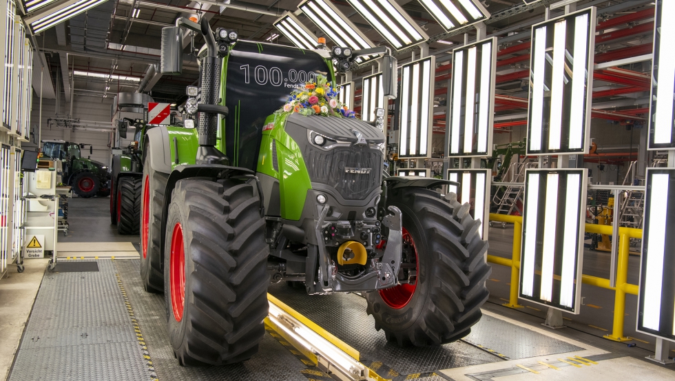 Celebracin del Fendt 700 Vario nmero 100.000 con uno de los primeros clientes: Karl Heller