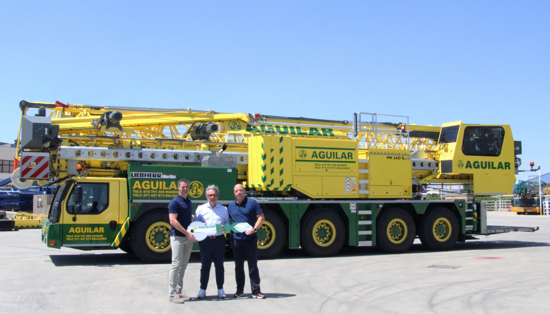 Entrega oficial de la gra mvil de construccin Liebherr MK 140-5.1 de Gras Aguilar...