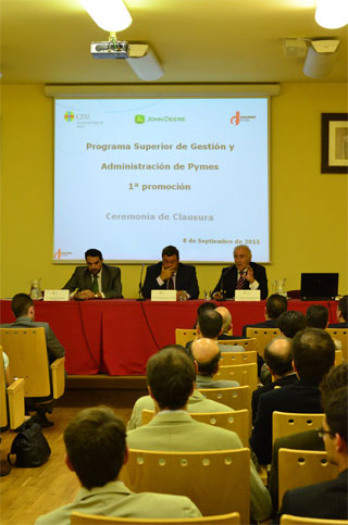 Presentations on the closing day of the first edition of the higher education program of management and administration of SMEs of John Deere Iberian...