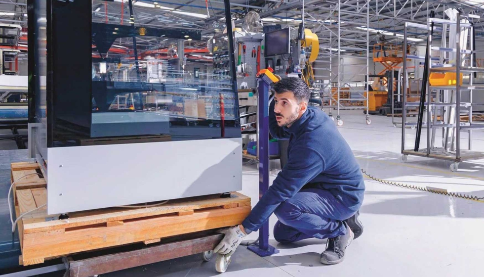 Ampliar el espacio: dos edificios de fabricacin no son suficientes...