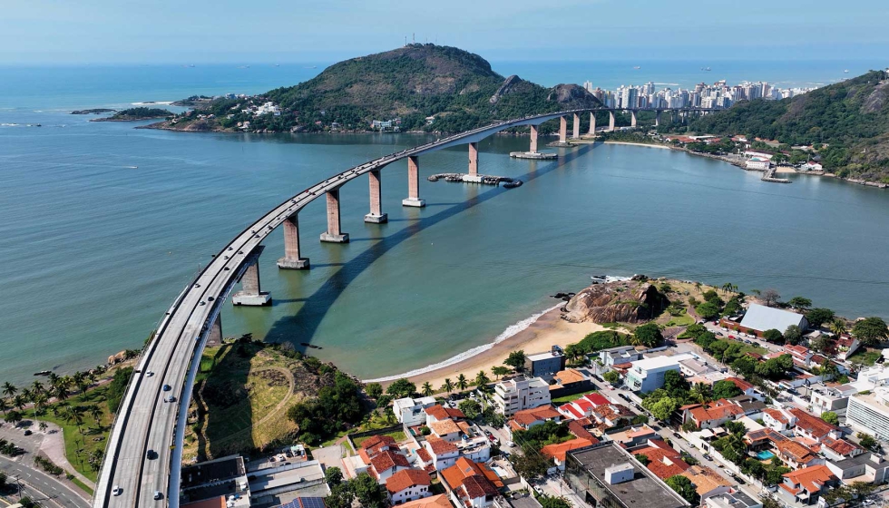 Puente Darcy Castello de Mendona, que conecta las ciudades de Victria con Vila Velha, en el estado de Esprito Santo, en Brasil...