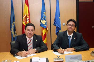 Izquierda, decano del COIICV, Javier Turgano y derecha, Enrique Pastor, director regional de Schneider Electric para la Zona Levante...