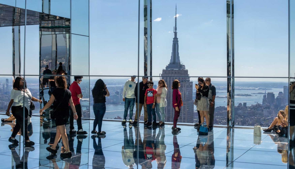 El mirador Summit del edificio One Vanderbilt, en Nueva York, cuenta con vidrio antirreflectante Clearsight de AGC...