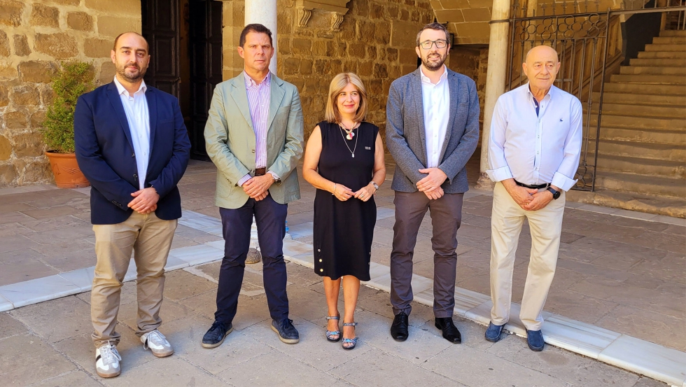 Foto de grupo de los presentadores del encuentro