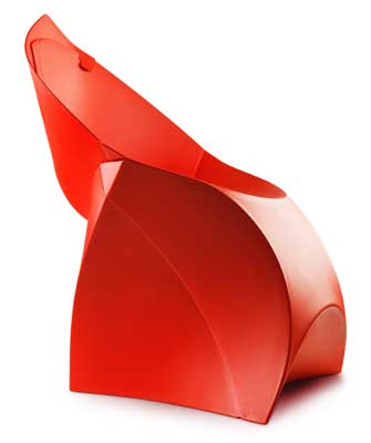 La elegante silla Flux Chair vista lateral, posterior y anterior, est fabricada en una sola pieza y de un solo material...