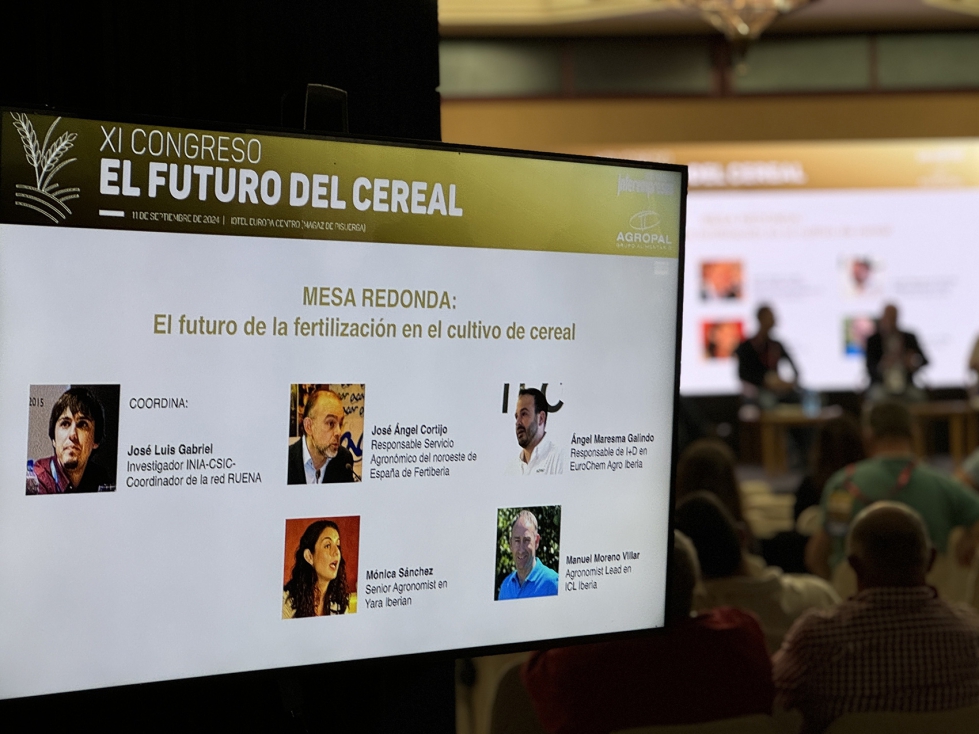 La mesa redonda sobre el 'El futuro de la fertilizacin en el cultivo de cereal' fue moderada por Jos Luis Gabriel...