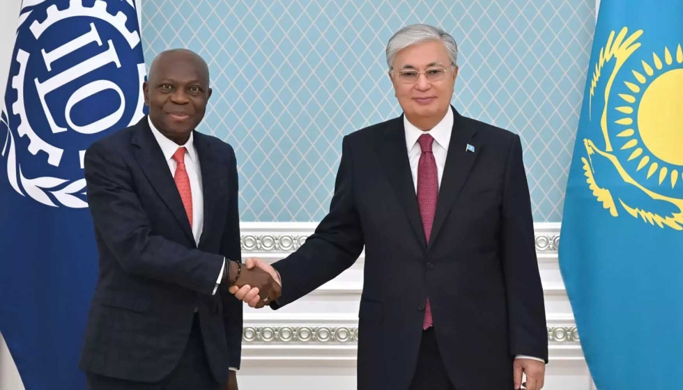 El director general de la OIT, Gilbert F. Houngbo, con el presidente de Kazajstn, Kassym-Jomart Tokayev. Foto: OIT