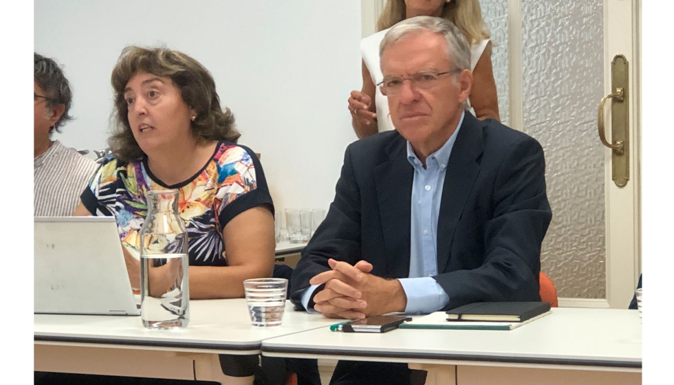 M ngeles Tobarra, de la Universidad de Castilla La Mancha , y Jos Donoso, director general de Unef, durante la presentacin del informe...