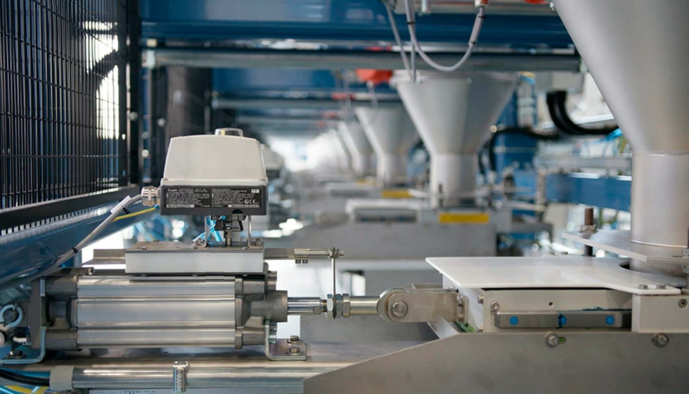 Los posicionadores inteligentes de SMC se utilizan en los sistemas de dosificación automática de Color Service. Foto: Color Service / SMC... Los posicionadores inteligentes de SMC se utilizan en los sistemas de dosificación automática de Color Service. Foto: Color Service / SMC...