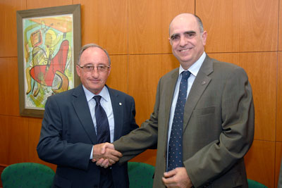 De izquierda a derecha, Jess Loma-Ossorio, director general de BMS en la regin Iberia, y Francesc Xavier Grau Vidal...