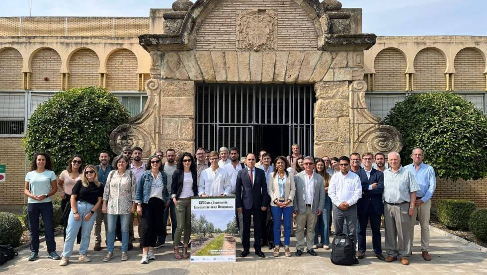 Foto de grupo tras la inauguracin