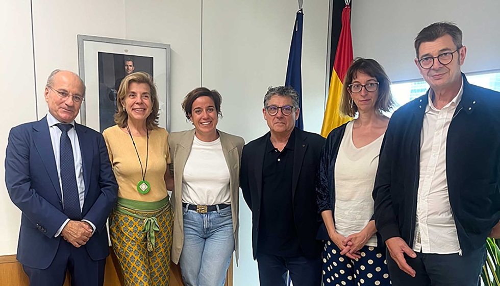 Luis Calabozo (director general de Fenil), Mara Naranjo (directora de Industria Alimentaria de ICEX), Elisa Carbonell (consejera delegada de ICEX)...