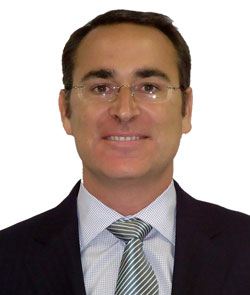 Javier Bernades es licenciado en Ciencias Econ�micas por la Universidad de Barcelona y BA en Business Studies en la Universidad de Wolverhampton...