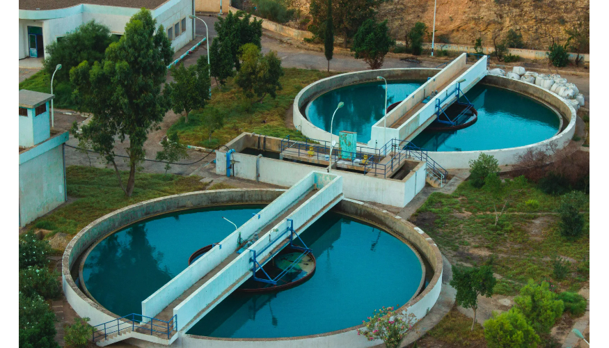 De la importancia de estas actividades en la economa de Espaa da cumplida cuenta el hecho de que el agua interviene en mayor o menor grado en...