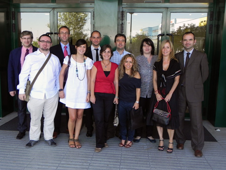 Team of Interempresas Madrid, in front the faade of the new delegation of the publishing house in the capital