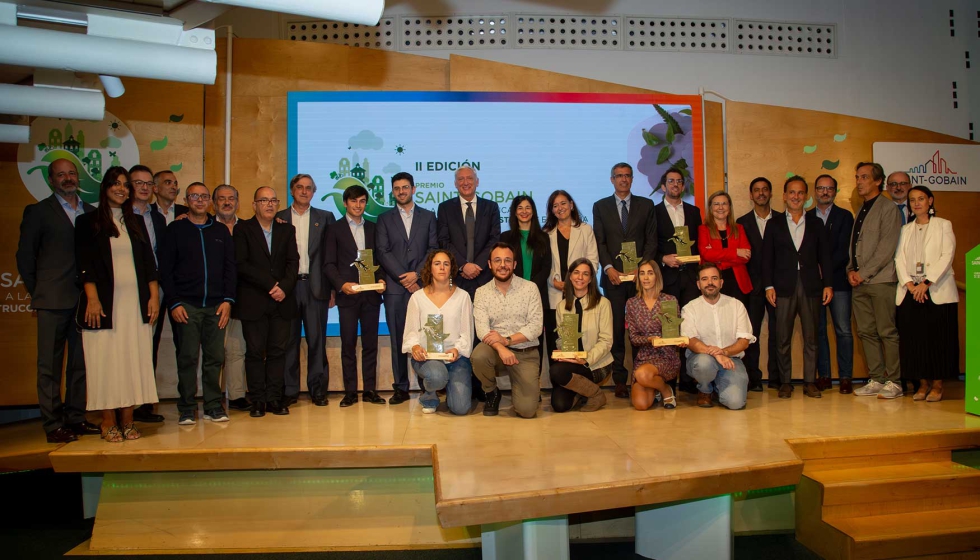 Foto de familia de los galardonados en los Premios Saint-Gobain