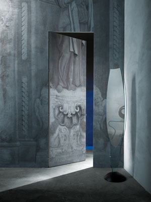 The door panels can have the same finishes to walls, which gives unity and harmony to the space