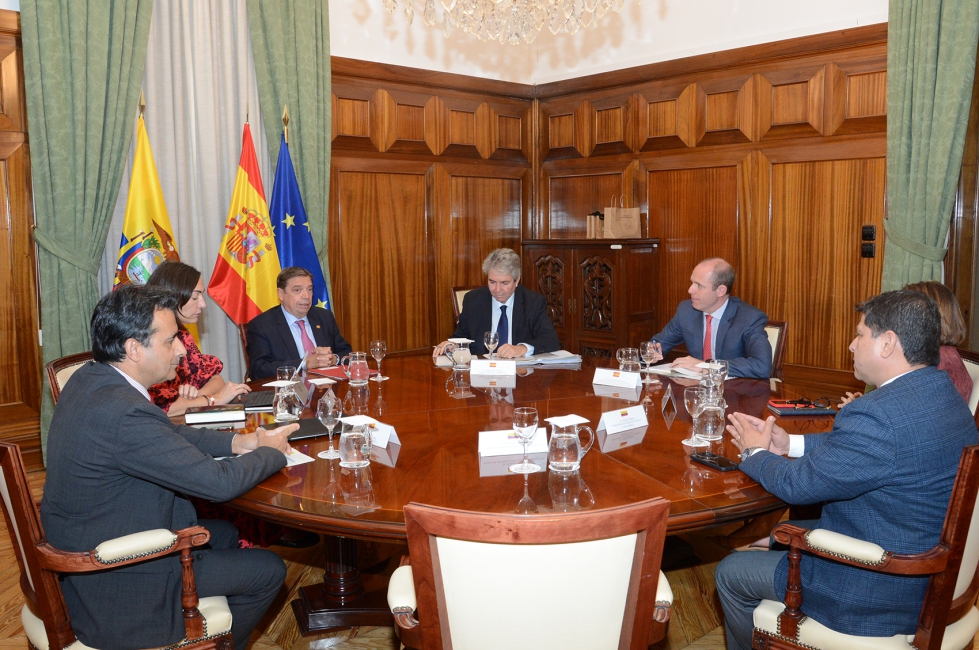 Reunin entre el ministro de Agricultura, Pesca y Alimentacin, Luis Planas, con el ministro de Agricultura y Ganadera de Ecuador, Danilo Palacios...