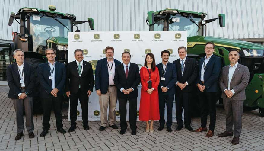 Ernesto Flaquer, diretor-geral de vendas da John Deere Ibrica; Jaime Muguiro, diretor comercial da John Deere Ibrica; Ramn Jurado...