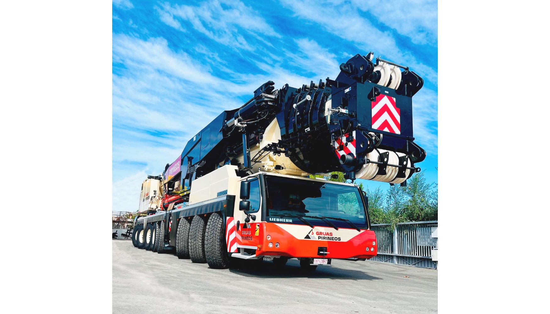 La primera de su parque de maquinaria: Gras Pirineos invierte en la gra mvil Liebherr LTM 1650-8.1.