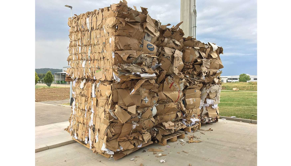 La prensa de balas HL 7009 MGB de HSM produce alrededor de 40 a 50 balas al mes. El peso medio de cada una de ellas es de 600 kilos...