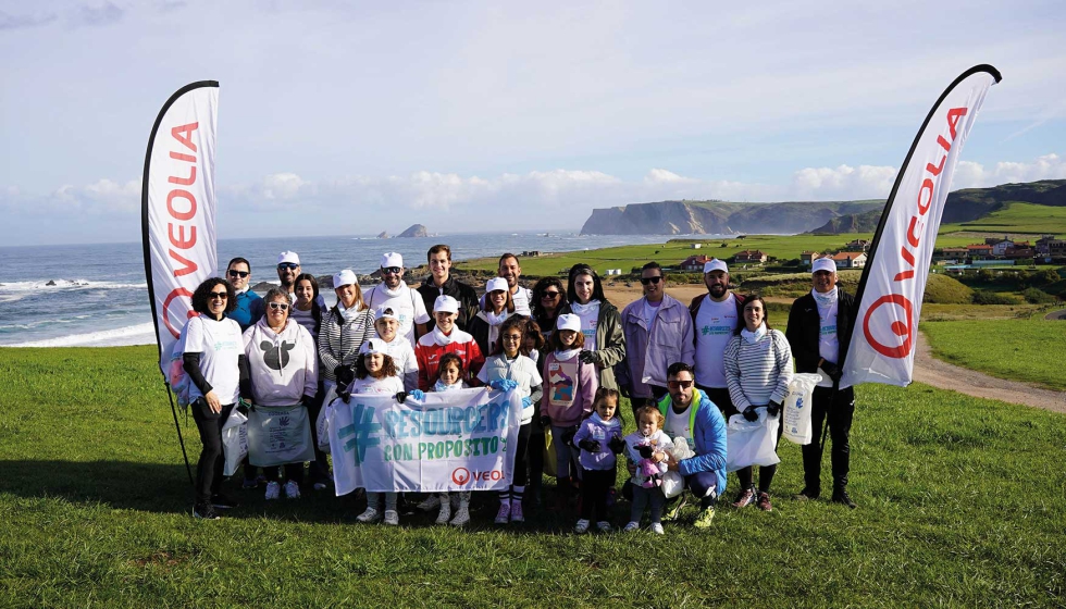 La playa del Verdicio (Asturias) fue una de las cuatro ubicaciones en las que Veolia se uni a la iniciativa impulsada por SEO/Birdlife y Ecoembes...