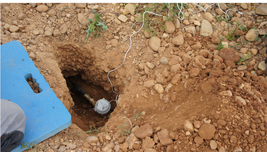 Foto 4. Instalao do medidor de caudal na parcela para controlo da rega