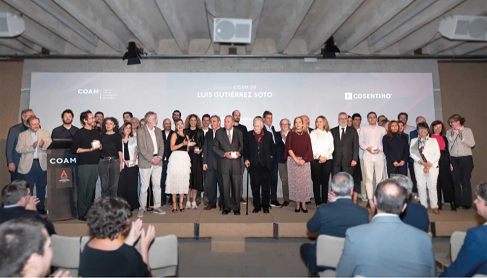 Foto de familia de los ganadores de los Premios COAM 2024