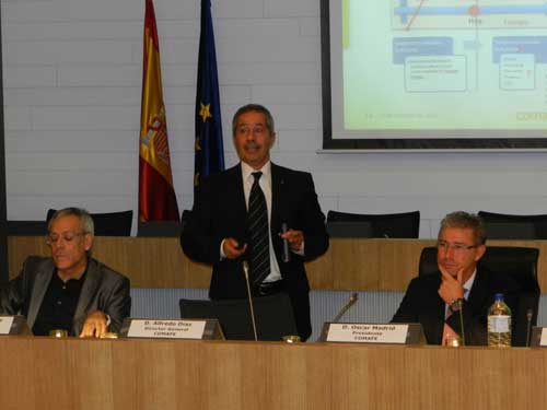Alfredo Daz, entre scar Madrid, presidente de Comafe,y Llus Martnez, profesor titular de Esade