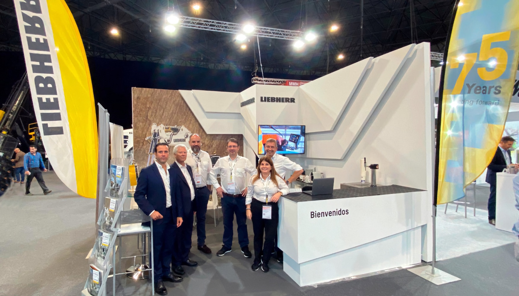 Equipo de Liebherr Ibrica presente en el MMH 2024