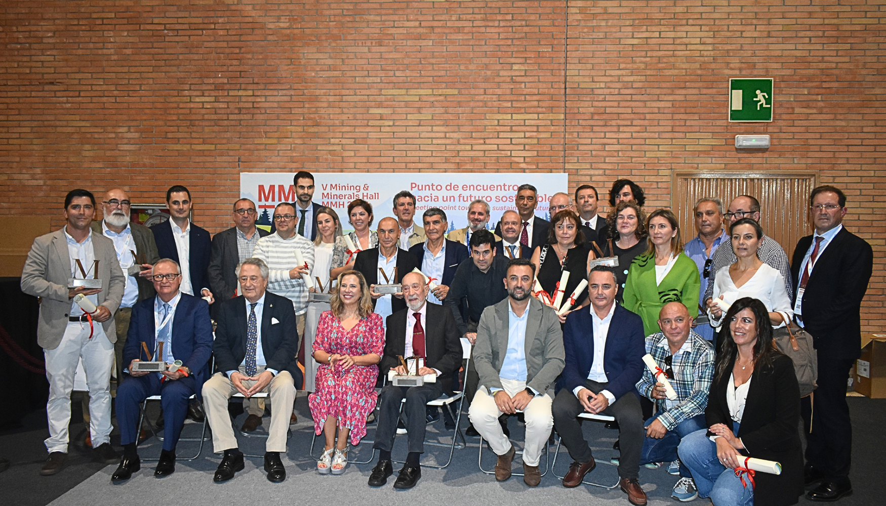 Foto de familia de los ganadores de los I Premios Nacionales Minera y Vida