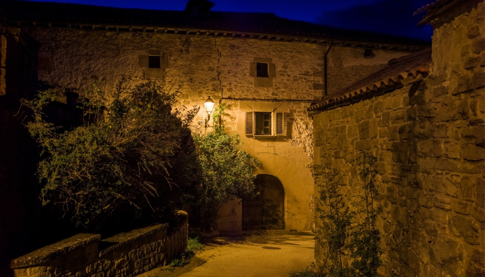 Al reducir la dispersin de luz azul, la tecnologa PC-mbar contribuye a preservar los ciclos naturales de la fauna local...