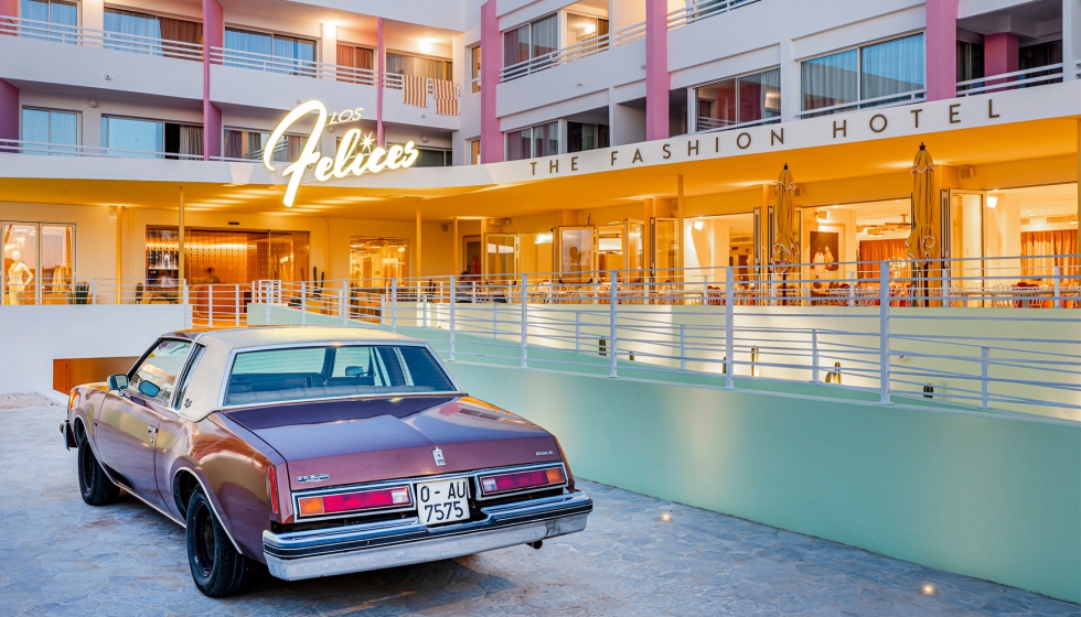 Los Felices abri sus puertas el pasado verano y ofrece una experiencia mid-century en todo el complejo