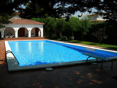 La piscina tras ser renovada con las lminas Renolit Alkorplan