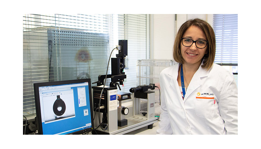 Lola Gmez, tcnica investigadora en el Grupo de Recubrimientos, Adhesivos y Converting de Aimplas