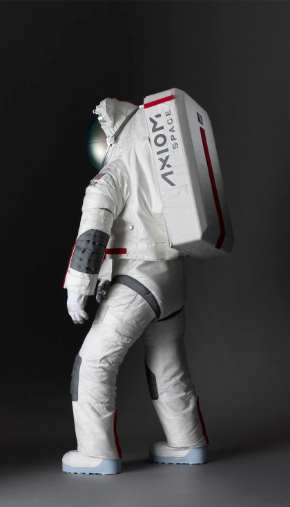 El traje AxEMU permitir a los astronautas realizar una caminata espacial durante al menos ocho horas y se adapta a una amplia gama de tripulantes...